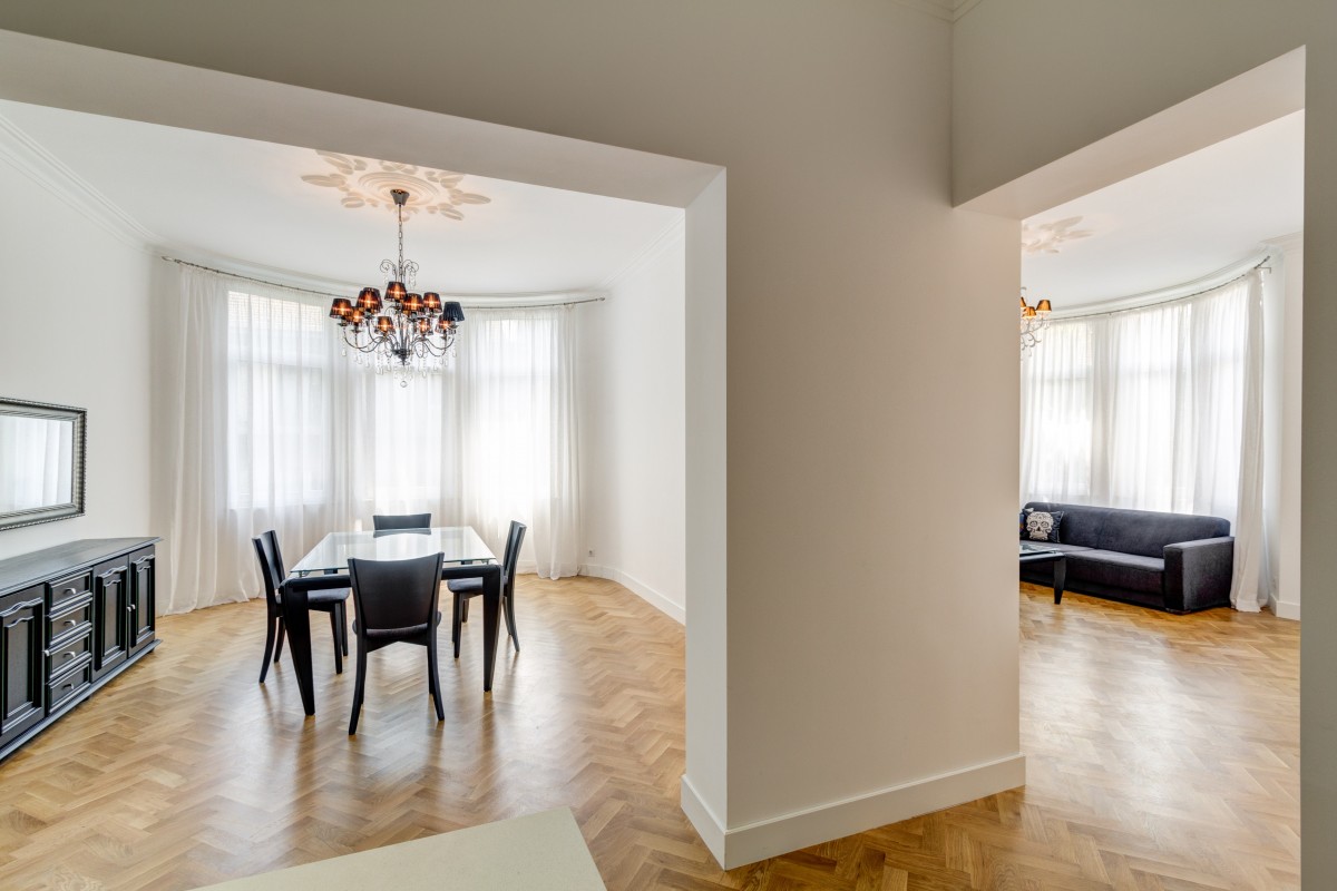 Open House Day - An elegant apartment in the center of Sofia - image 3
