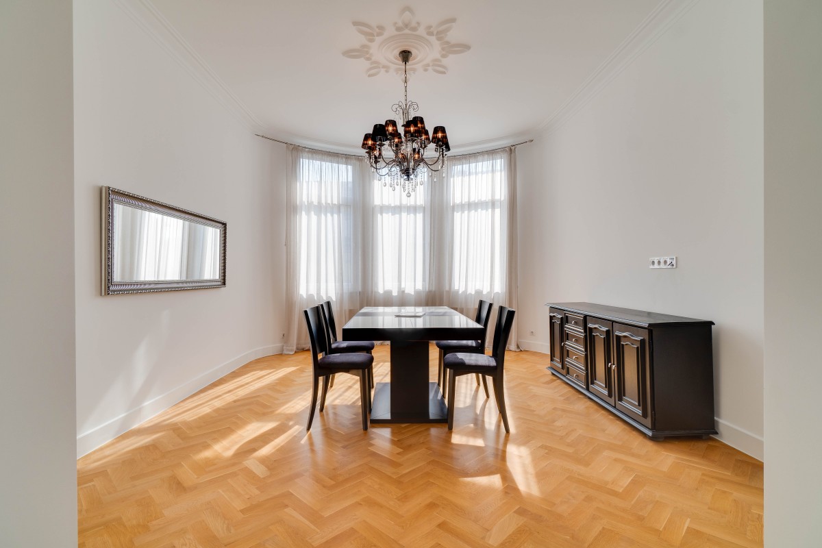 Open House Day - An elegant apartment in the center of Sofia - image 1
