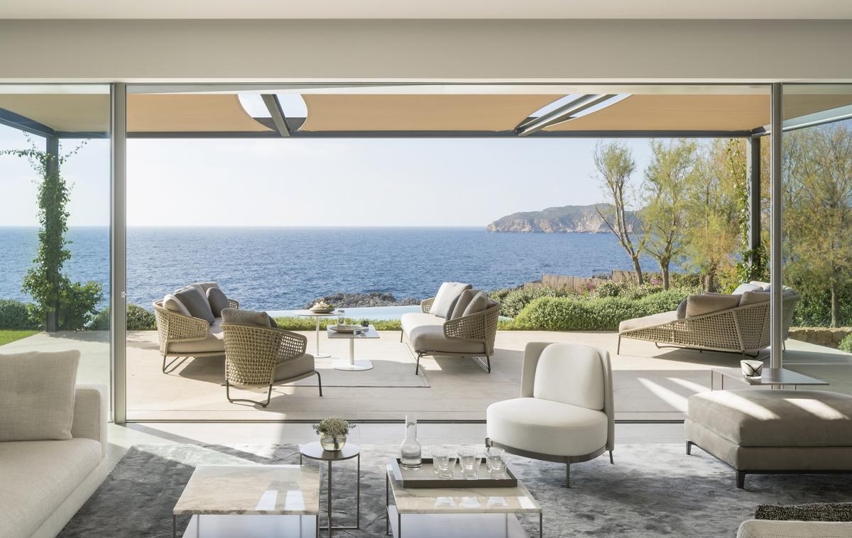 Minotti designs fluid indoor and outdoor living spaces  - image 2