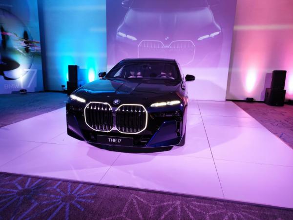 Новото луксозно BMW I7 с официална премиера и в България „Нова дефиниция на лукса“