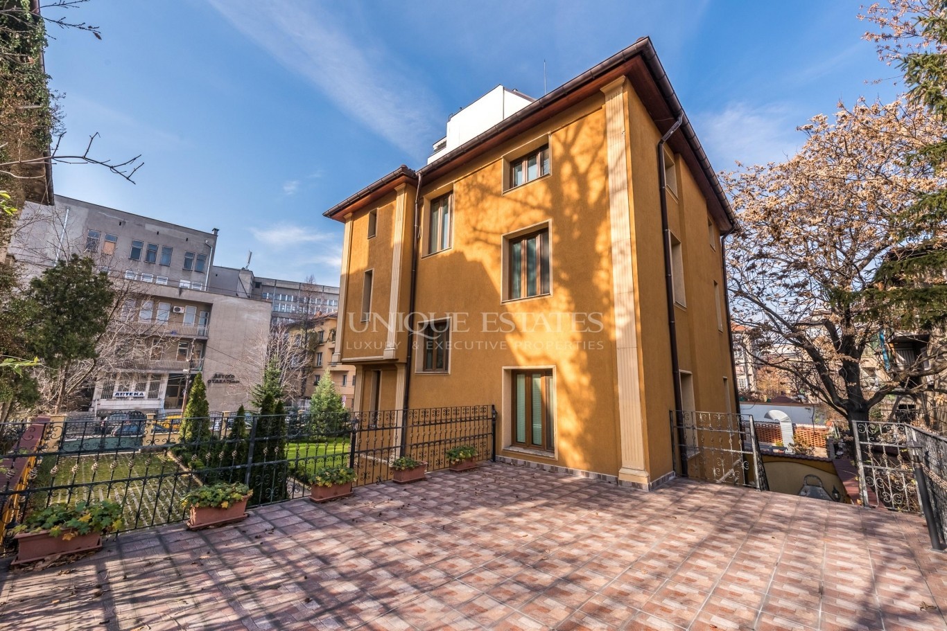 Къща под наем в София, Център - код на имота: K8822 - image 1
