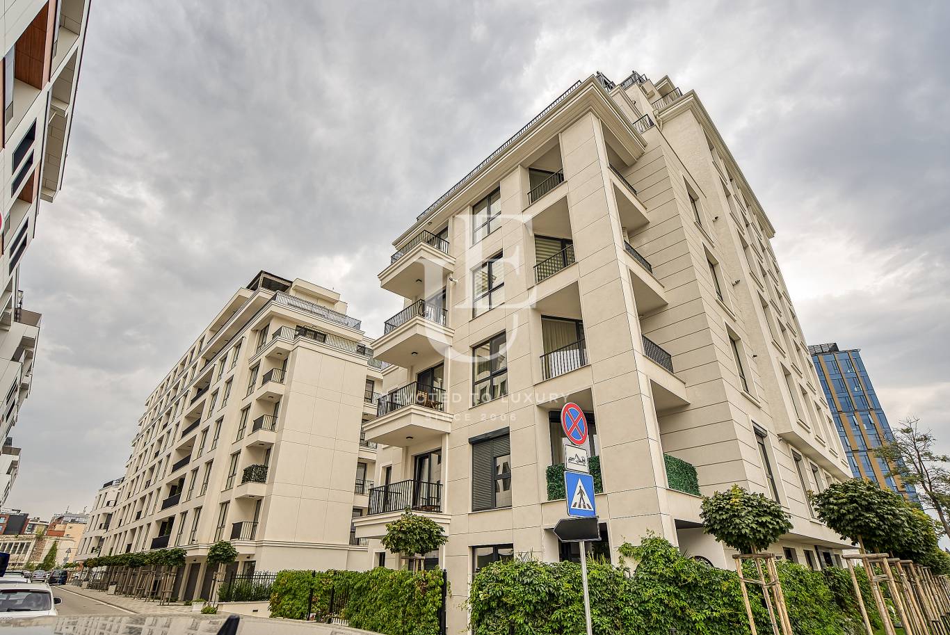Апартамент за продажба в София, Хладилника - код на имота: E18309 - image 1