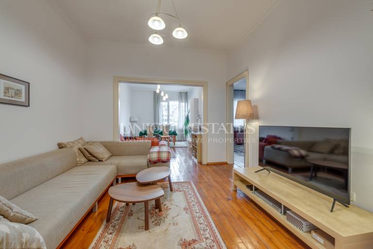 Sunny and spacious apartment in the city center for sale