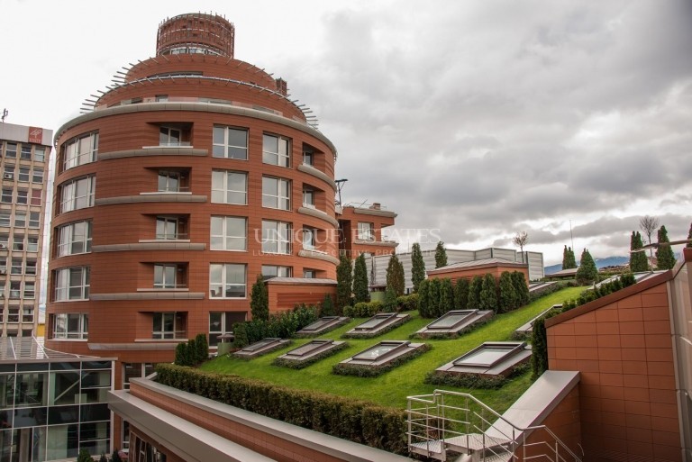 Четиристаен апартамент с фантастична гледка за продажба в луксозен комплекс в Докторска градина