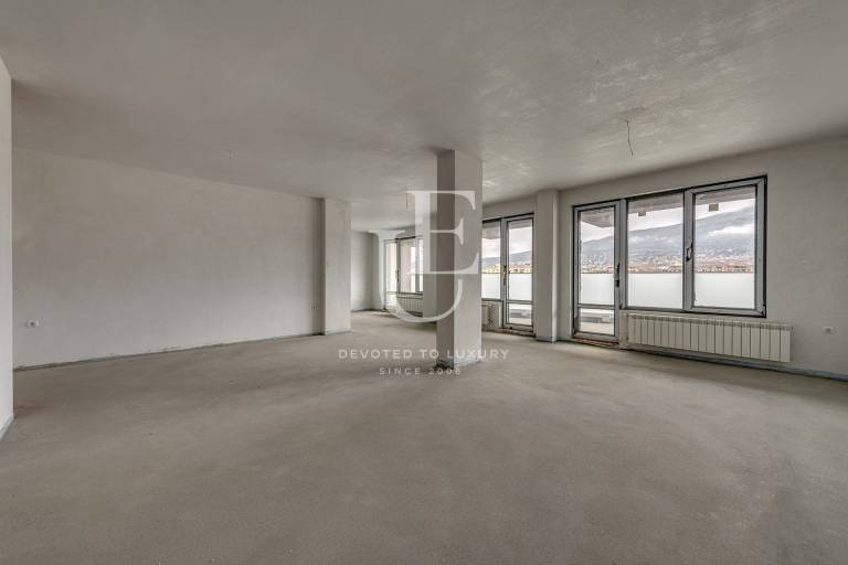 Просторен, панорамен апартамент за продажба в сграда с Акт 16