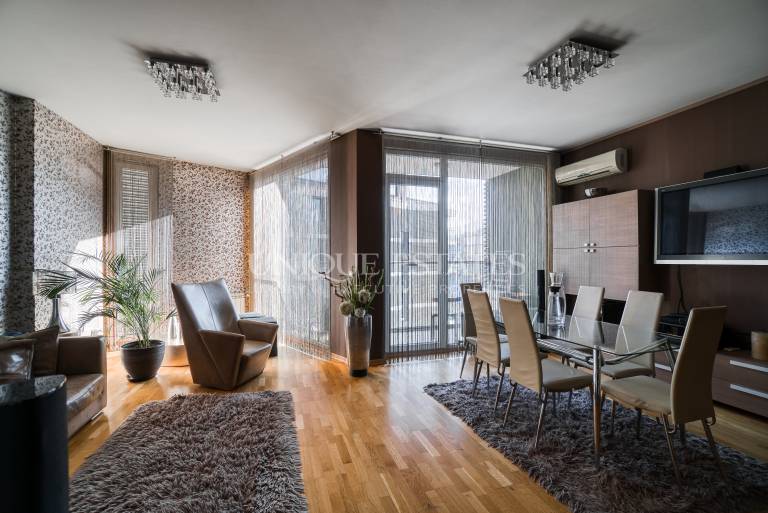 Lovely 4 bedroom apartment in a luxury building