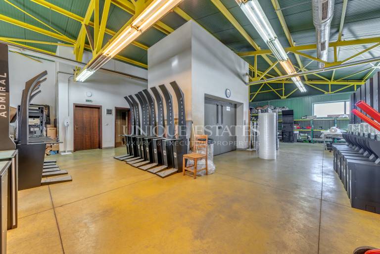 Industrial building for sale