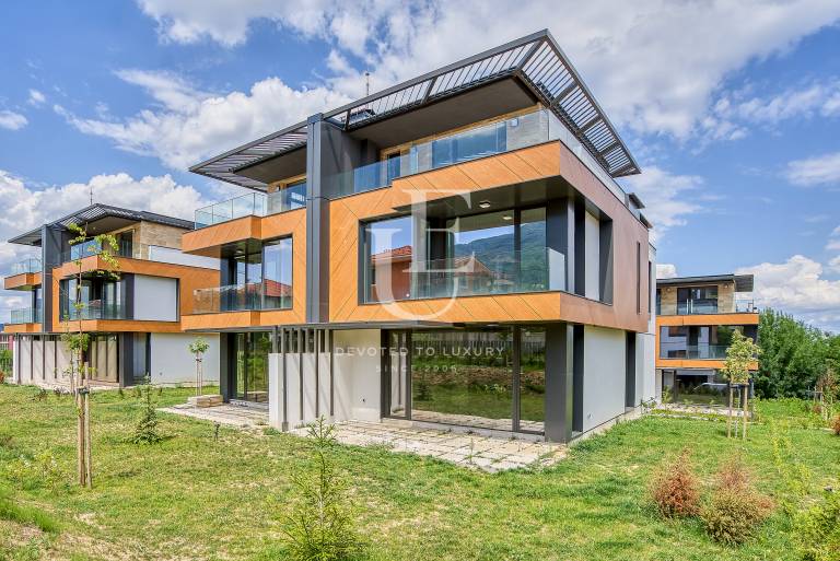 Нова къща с акт 16 в Бояна за продажба с удивителни гледки