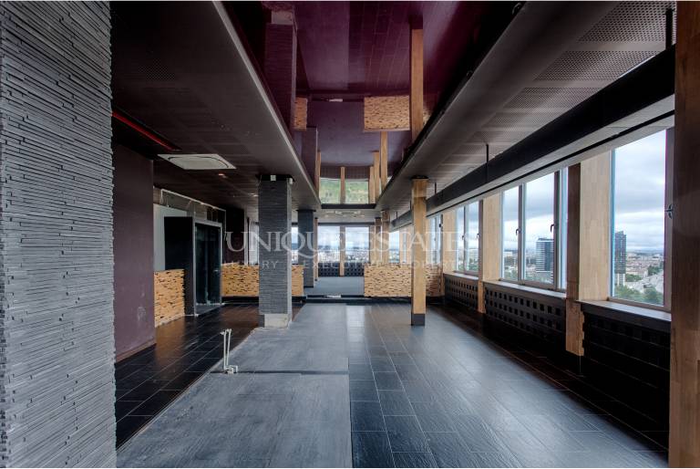 Panoramic floor for rent in an emblematic building in Lozenets