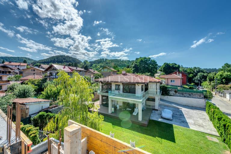 Unique house with view of Pancharevo Lake for sale