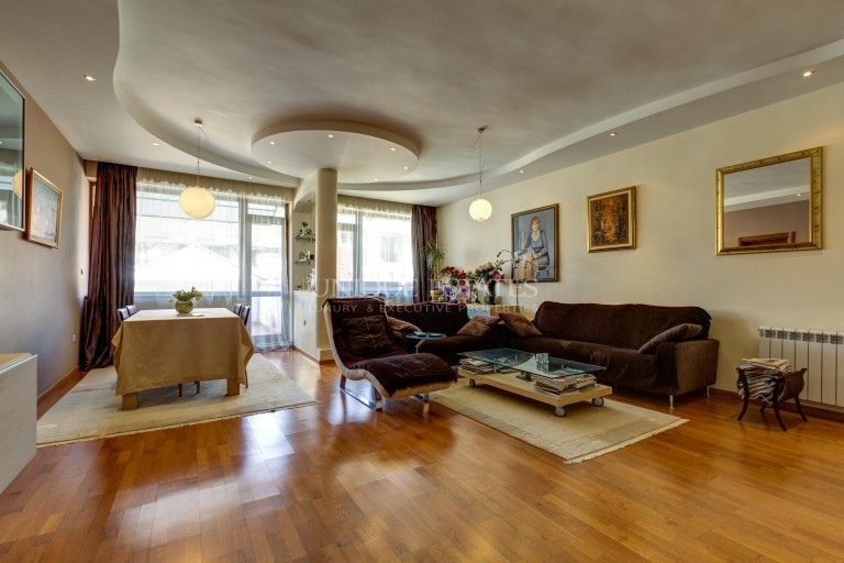 Luxury and stylish three bedroom apartment in the top Centre