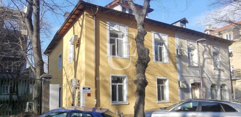 Къща за продажба в центъра на София