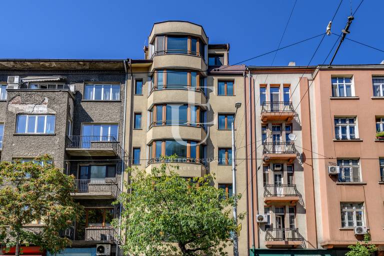 Emblematic building for sale in the heart of Sofia